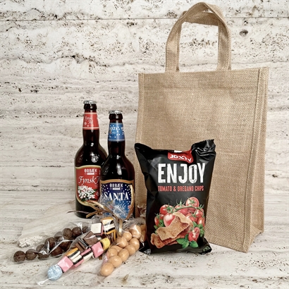 Ølgave med 2 danske juleøl 50 cl, chips og lakridskonfekt